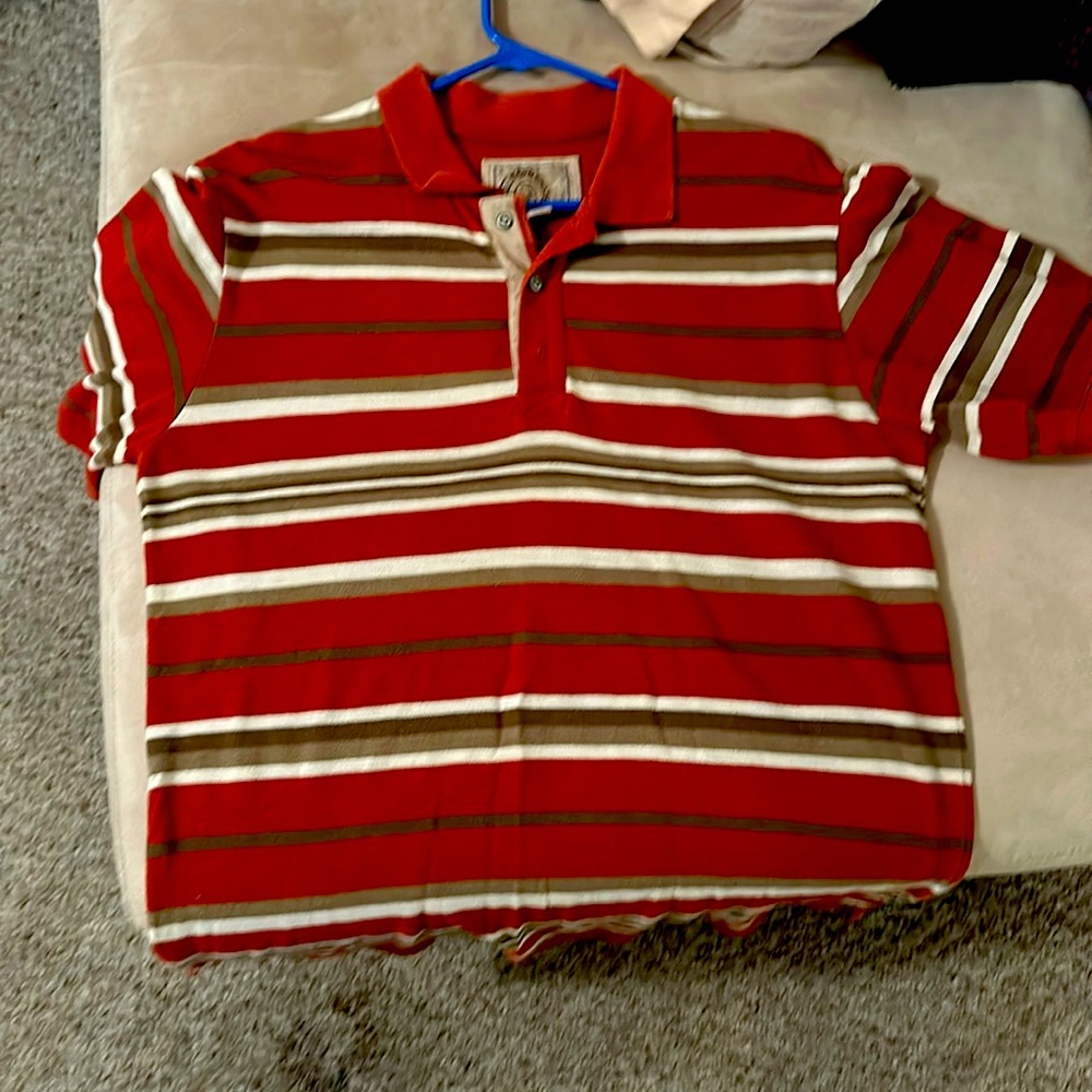 Slightly worn, medium GH BASS EARTH collar shirt.